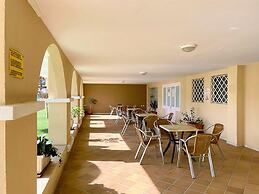 Seaside Flat With Shared Pool