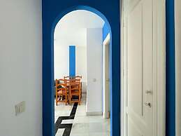 Seaside Flat With Shared Pool