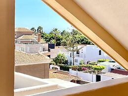 Seaside Flat With Shared Pool