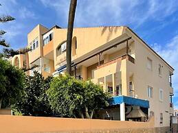 Seaside Flat With Shared Pool