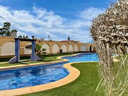 Seaside Flat With Shared Pool