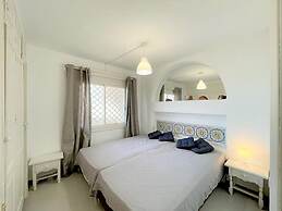 Seaside Flat With Shared Pool