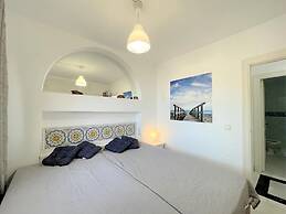 Seaside Flat With Shared Pool