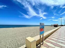 Seaside Flat With Shared Pool