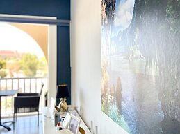 Seaside Flat With Shared Pool