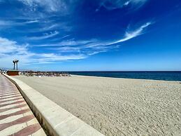 Seaside Flat With Shared Pool