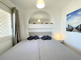 Seaside Flat With Shared Pool