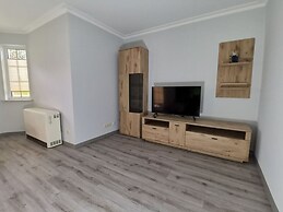 Seaman Modern Retreat