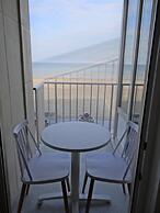 Coastal Comfort With Views