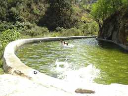 Rustic Mountain Stay, Laroya