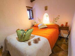 Rustic Mountain Stay, Laroya