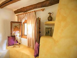 Rustic Mountain Stay, Laroya