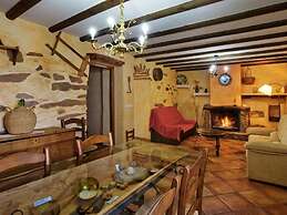 Rustic Mountain Stay, Laroya