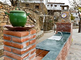 Rustic Mountain Stay, Laroya