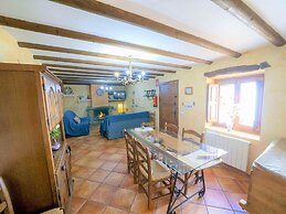 Rustic Mountain Stay, Laroya