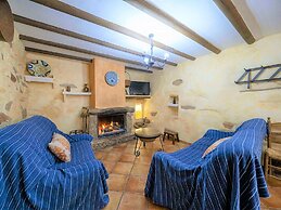 Rustic Mountain Stay, Laroya