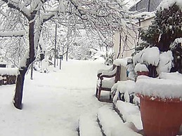 Rustic Mountain Stay, Laroya