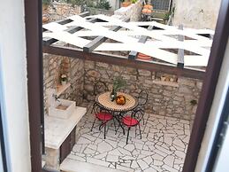 Adorable Home With Private Terrace
