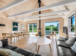 5 Star Holiday Home in Henne