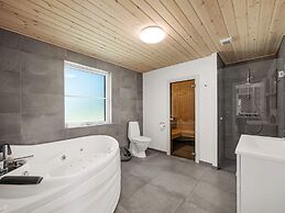 5 Star Holiday Home in Henne