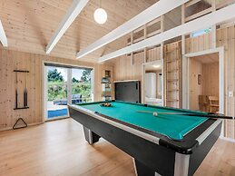 5 Star Holiday Home in Henne