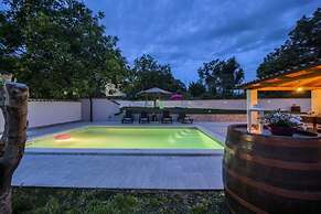 Villa G With Pool in Barban