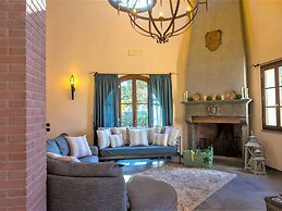 Lavish Peccioli Villa