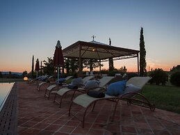Lavish Peccioli Villa