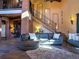 Lavish Peccioli Villa