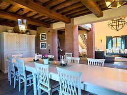 Lavish Peccioli Villa