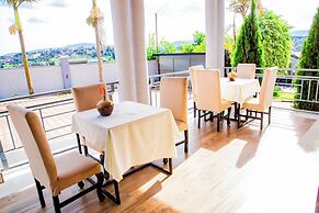 NETLUNA VILLA HOTEL & TOURS