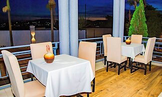 NETLUNA VILLA HOTEL & TOURS