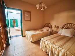 Spacious Holiday Home in La Oliva