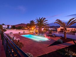 Spacious Holiday Home in La Oliva