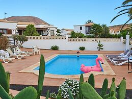 Spacious Holiday Home in La Oliva