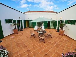 Spacious Holiday Home in La Oliva