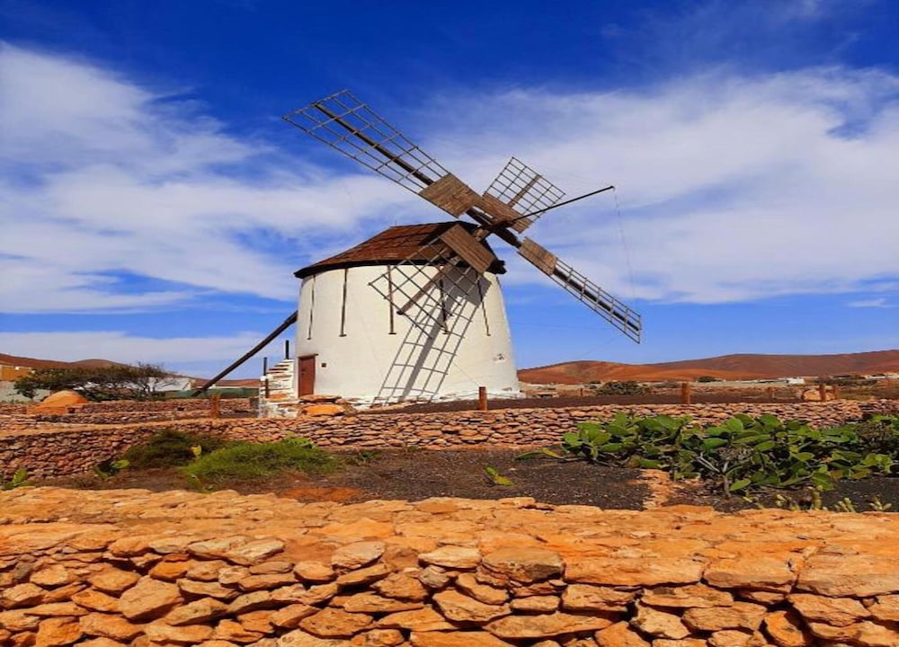 Spacious Holiday Home in La Oliva