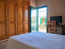 Spacious Holiday Home in La Oliva