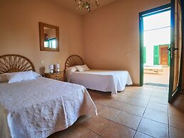 Spacious Holiday Home in La Oliva