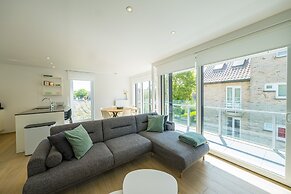 Modern Apartment Within Walking Distance of the se