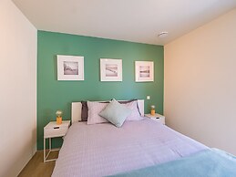 Modern Apartment Within Walking Distance of the se
