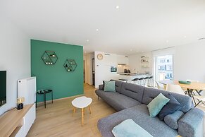 Modern Apartment Within Walking Distance of the se