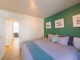 Modern Apartment Within Walking Distance of the se
