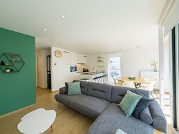 Modern Apartment Within Walking Distance of the se