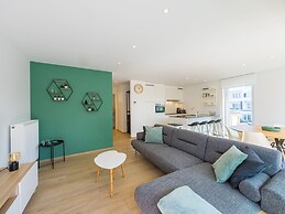Modern Apartment Within Walking Distance of the se