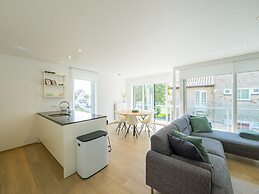 Modern Apartment Within Walking Distance of the se