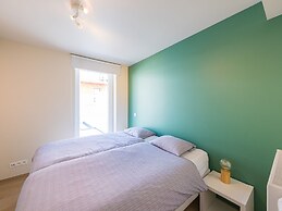 Modern Apartment Within Walking Distance of the se