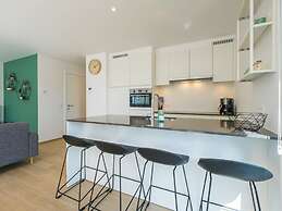 Modern Apartment Within Walking Distance of the se