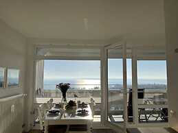 Baltic See Flat Modern Retreat