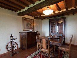 Villa in Cortona With Pool & Hill Views